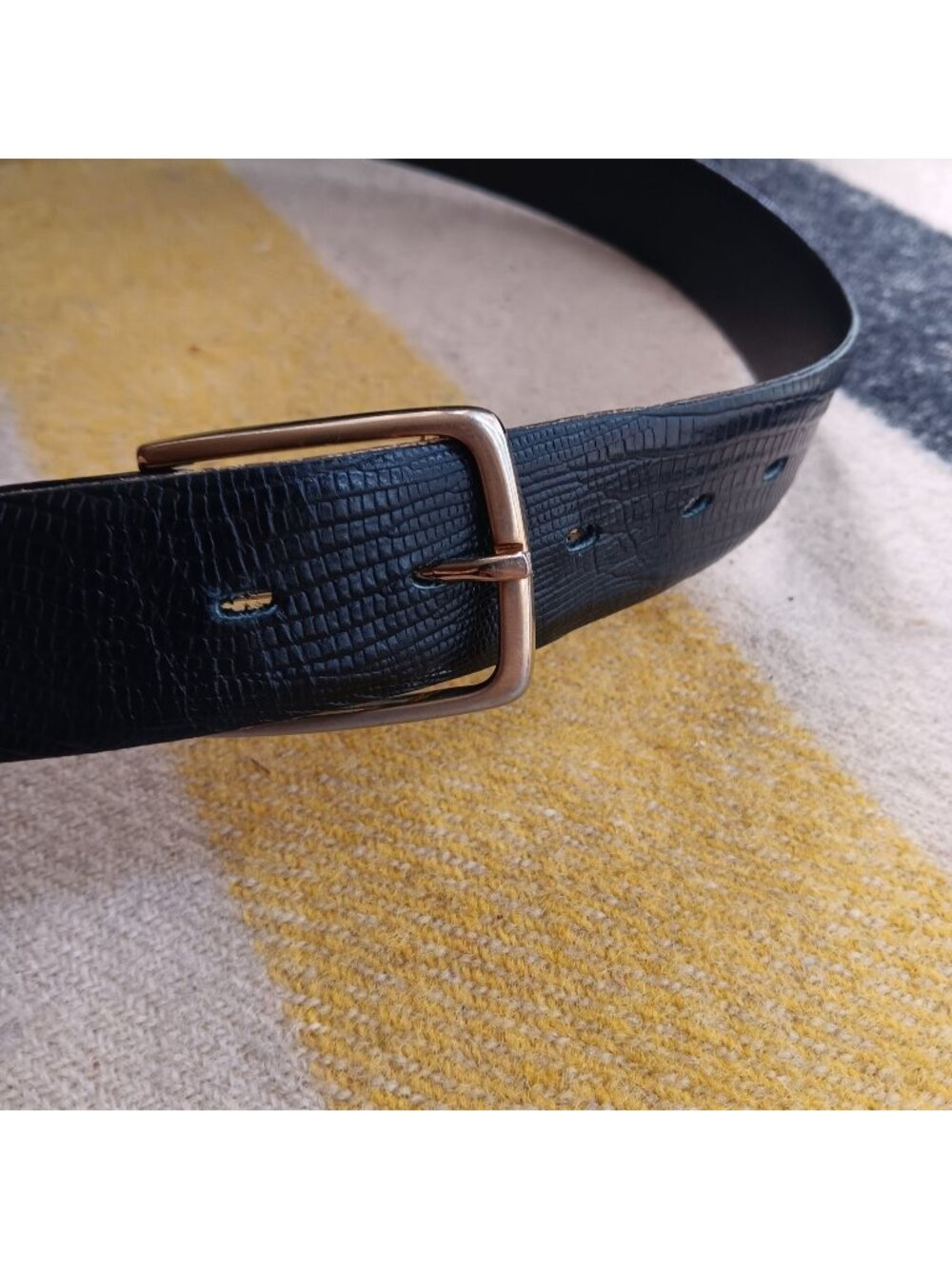 Size 32 Vintage 1970's Lizard Grain Cowhide Lyntone Black Textured Leather